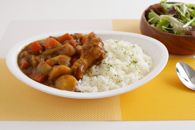 カレールーが足りない時の代用 味薄い とろみがない時は ビーフシチューやハヤシライスは使える 食べ物辞典